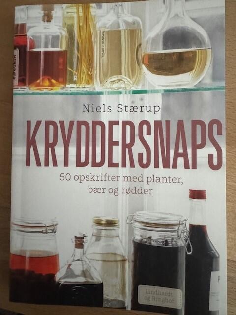 Kryddersnaps - 50 opskrifter med planter, bær og rødder (paperback).